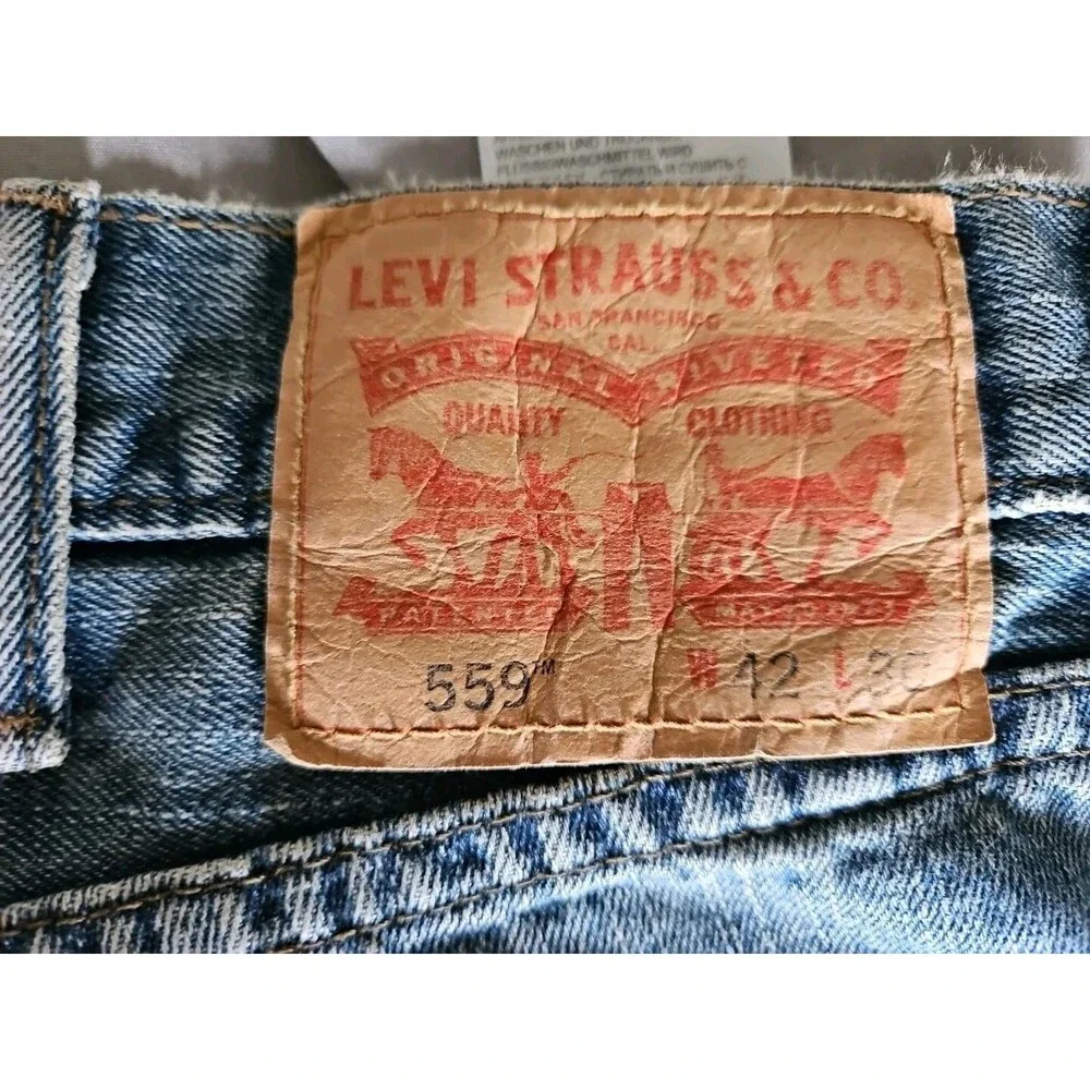 Levi's 559 Jeans Straight Leg Relaxed Fit Medium Wash Blue Denim Mens 42x30 NWT
